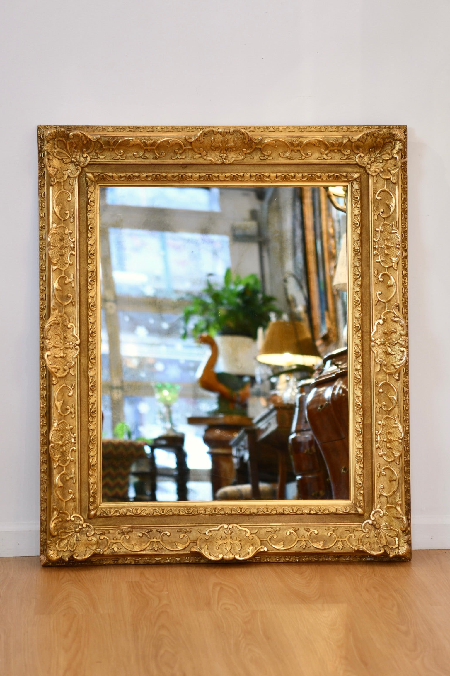 ANTIQUE LOOKING GLASS MIRROR