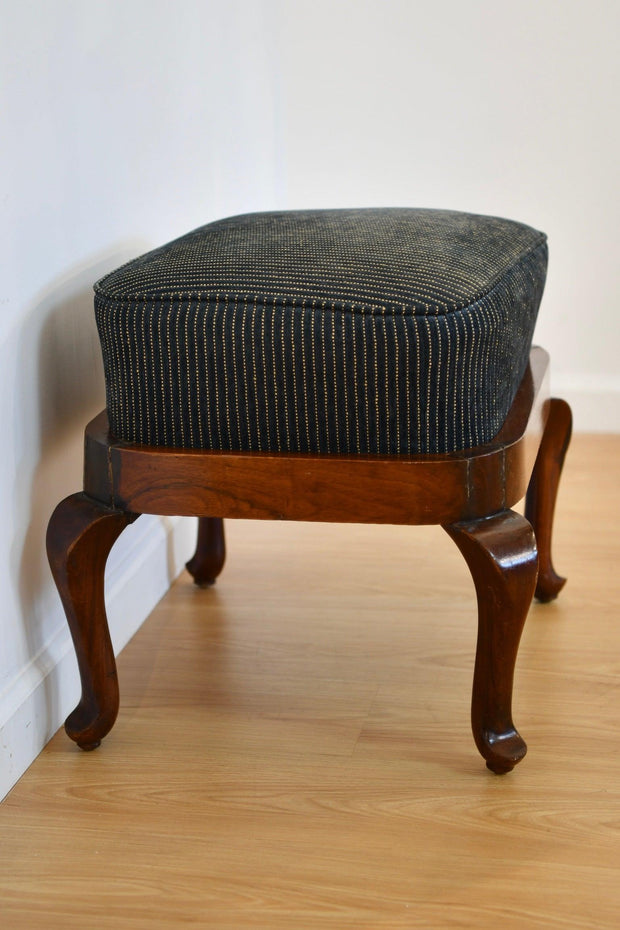 Queen Anne-Style Stool