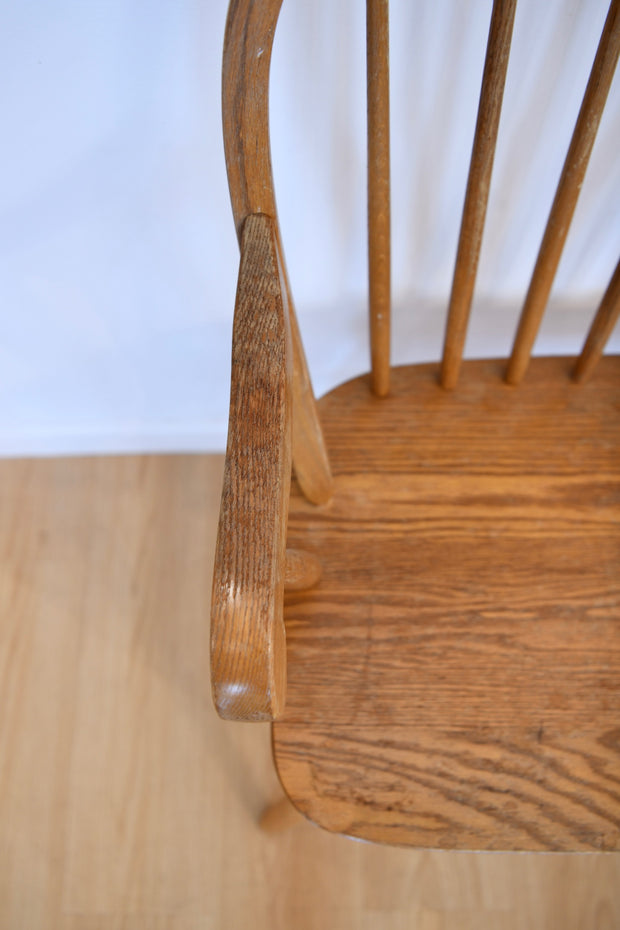 Windsor-Style Spindle Back Bench