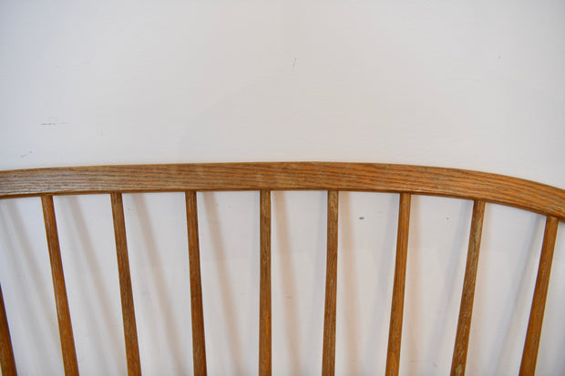 Windsor-Style Spindle Back Bench