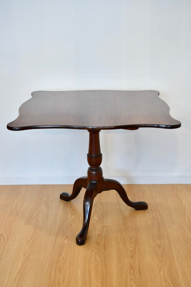 Antique Queen Anne Mahogany Tilt-Top Breakfast Table