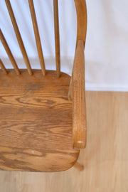 Windsor-Style Spindle Back Bench